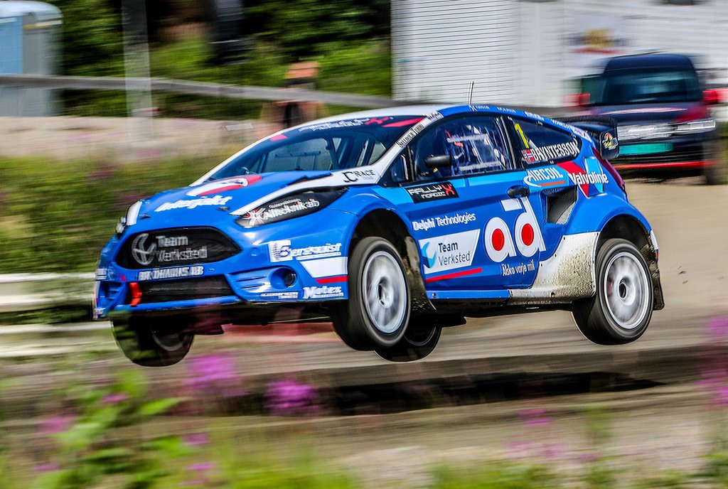 Thomas Bryntesson holder fuldt tempo til at blive dobbeltmester i SuperCar